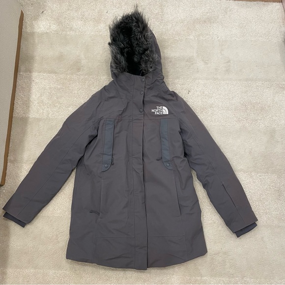 THE NORTH FACE Women's New Outerboroughs Parka Size M In Gray
